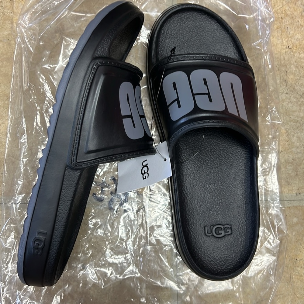 UGGS - Picture 2 of 3